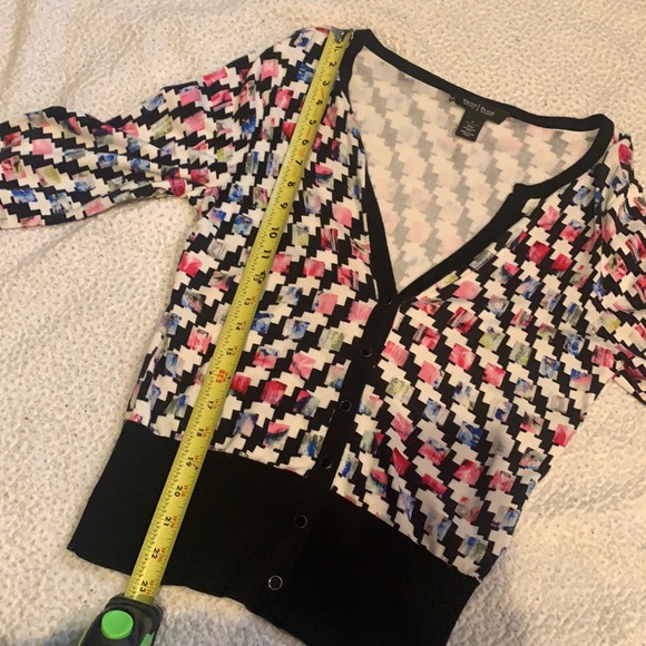 Whitehouse Black Market cardigan. Size Medium but more like a small. NWOT - Picture 3 of 9